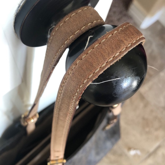 TRADED Michael Kors Signature Tote - Picture 2 of 3